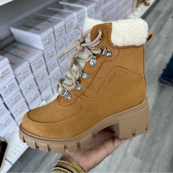 Camel leather teddy fur boot - Picture 6 of 7